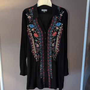 Long Sleeve Embroidered Top Paparazzi By Biz Medium